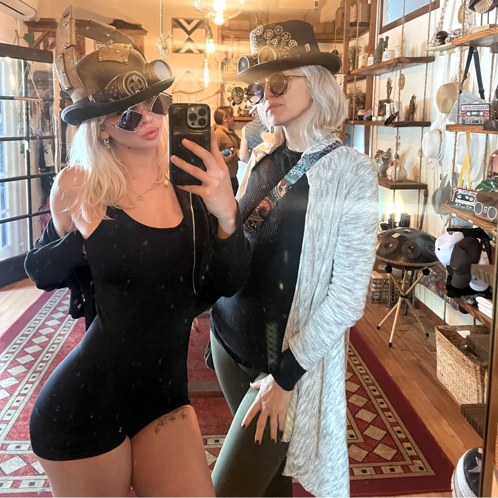 Meet 🦋 Inna Jay 🦋 ~ Posh Ambassador mom & daughter team closet staff 👯‍♀️